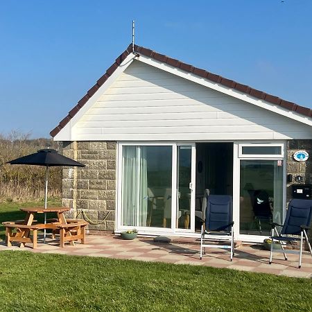Bayview Self-Catering Coastal Bungalow In Rural West Wight Freshwater Esterno foto