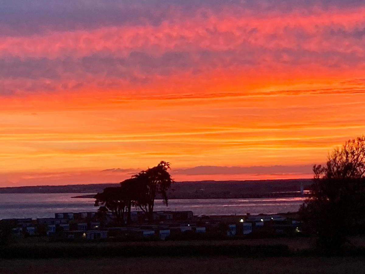 Bayview Self-Catering Coastal Bungalow In Rural West Wight Freshwater Esterno foto