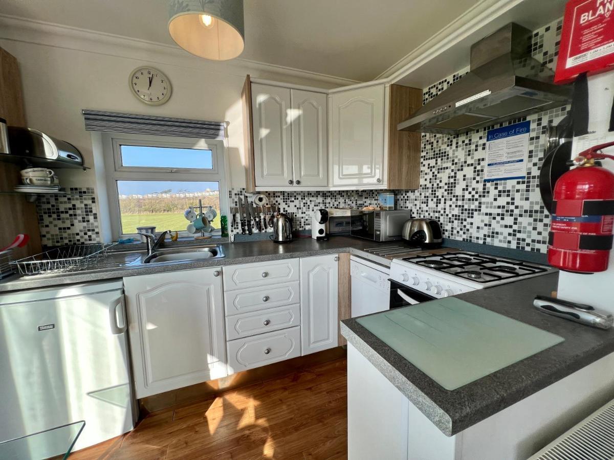 Bayview Self-Catering Coastal Bungalow In Rural West Wight Freshwater Esterno foto